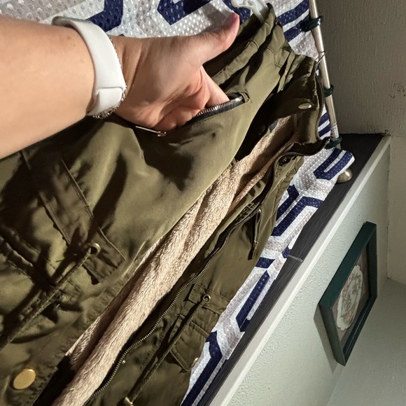 YMI vest sorry no hoodie size (M) - Picture 3 of 9